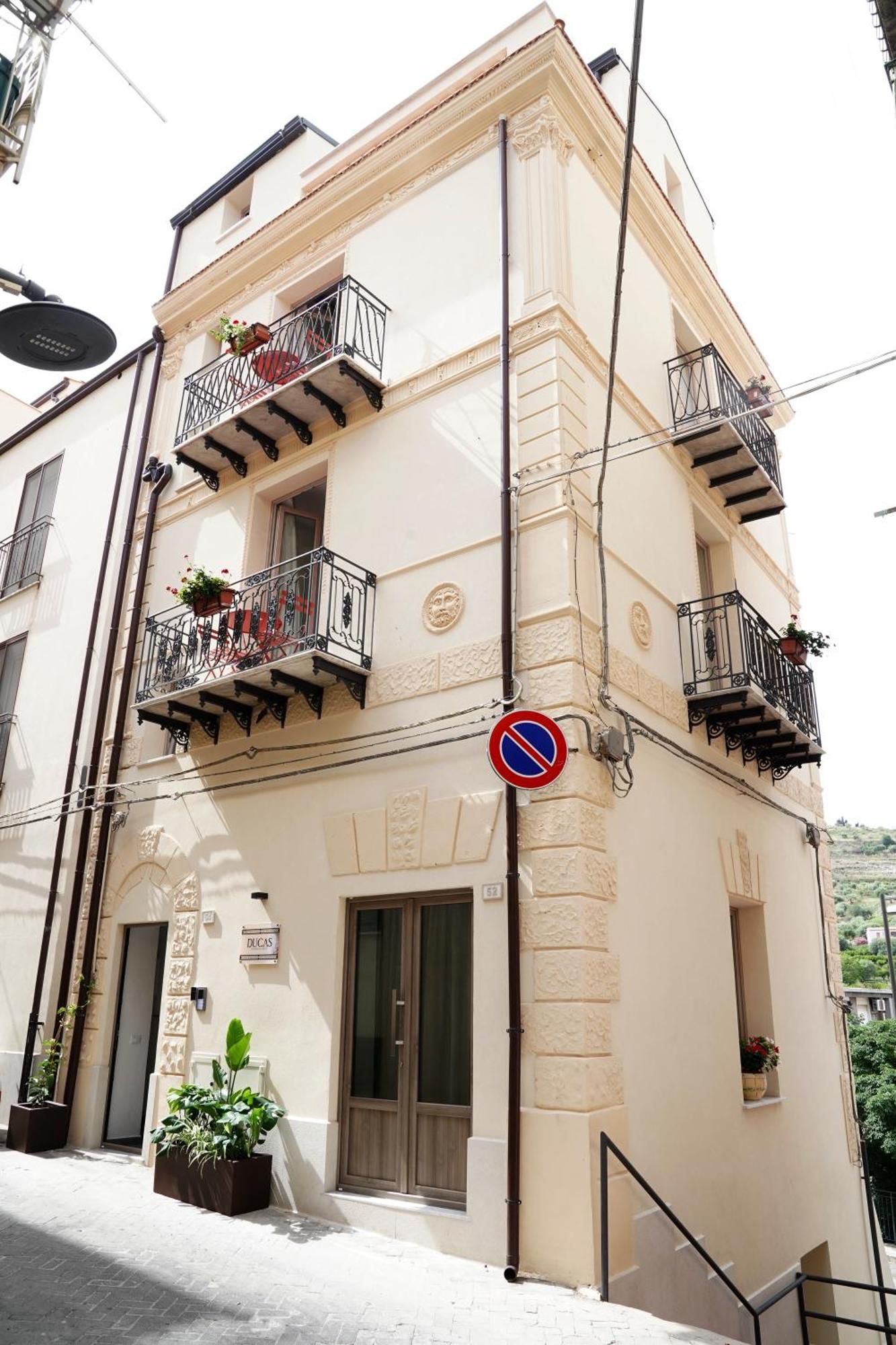 Ducas Rooms And Suite Lascari Exterior foto