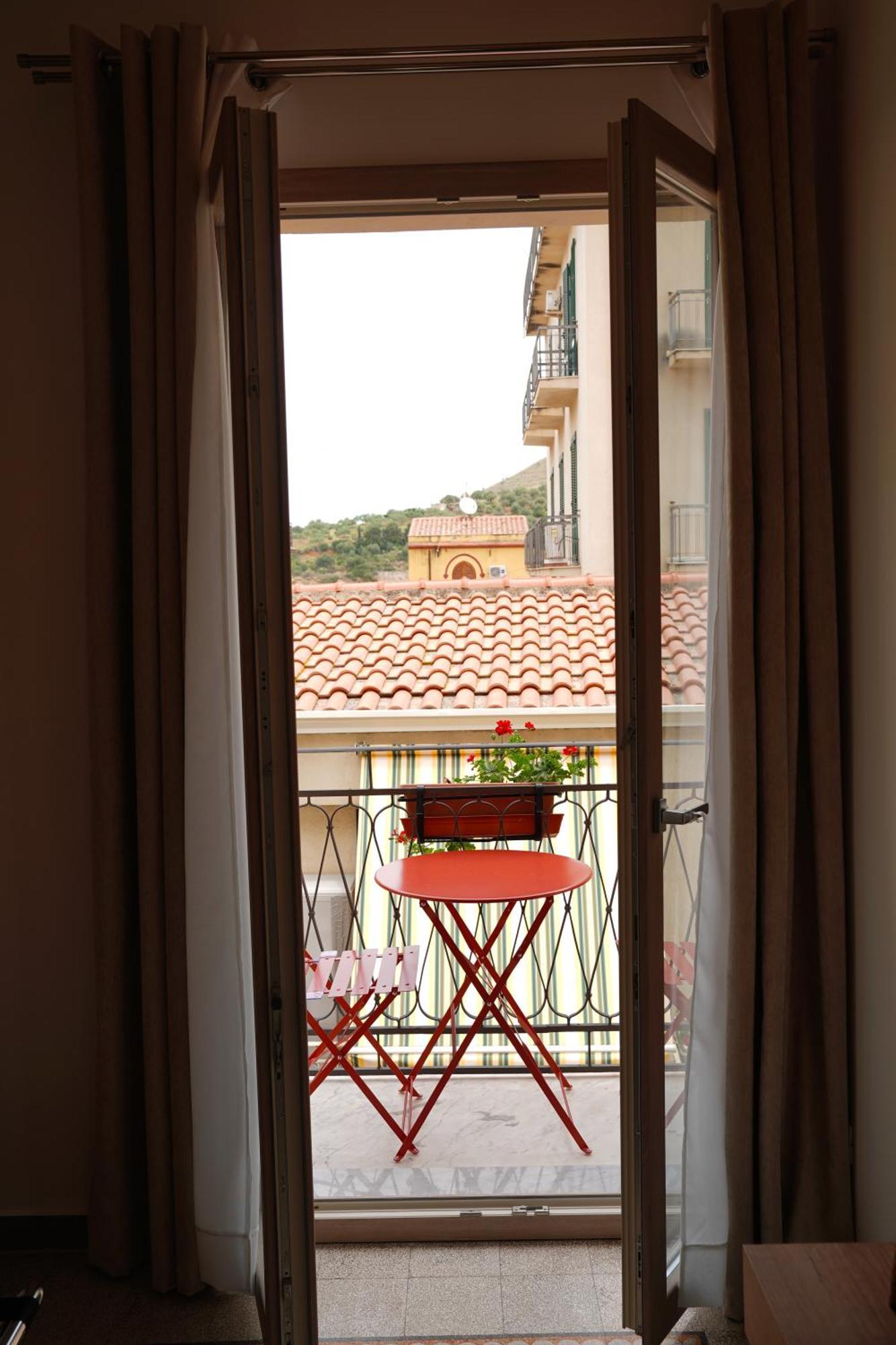 Ducas Rooms And Suite Lascari Exterior foto